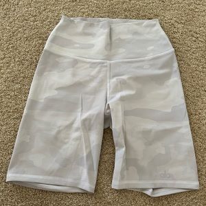 ALO Vapor Biker shorts